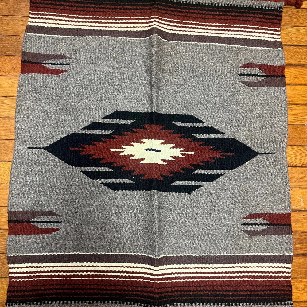 Navajo rug Southwestern Aztec 28x33.